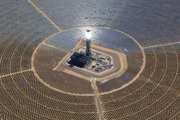 世界最大太陽能電站突發自燃事故，新能源安全警鐘再次敲響